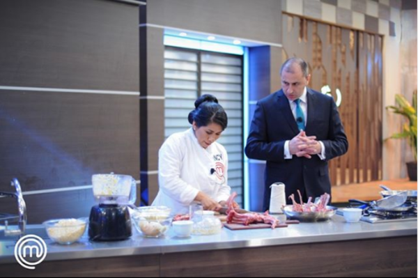 HOY / Conflicto por deuda entre miembro de Masterchef y empresaria acabó: pagó la cuenta, fin del escrache