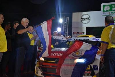 GOBERNADOR DE ITAPÚA DA EL BANDERAZO INICIAL DEL 32° RALLY TRANS ITAPÚA