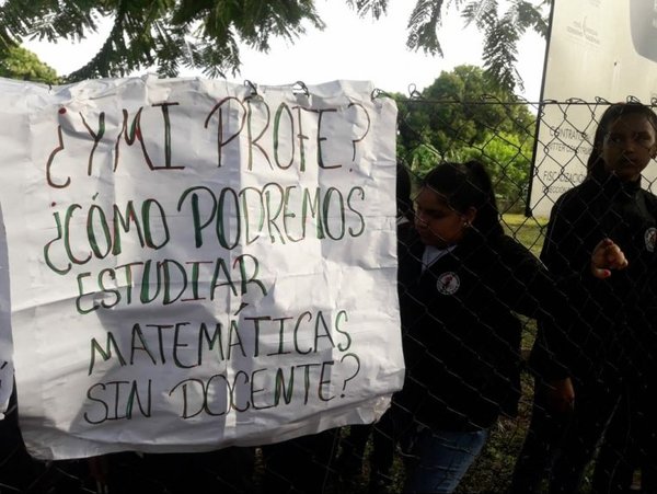 Estudiantes de Alfonso Cue suspenden la protesta | Paraguay en Noticias