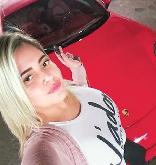 Modelo peló en redes su Porsche 0 km