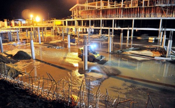 Denuncian inundación de obras en el puerto - Edicion Impresa - ABC Color