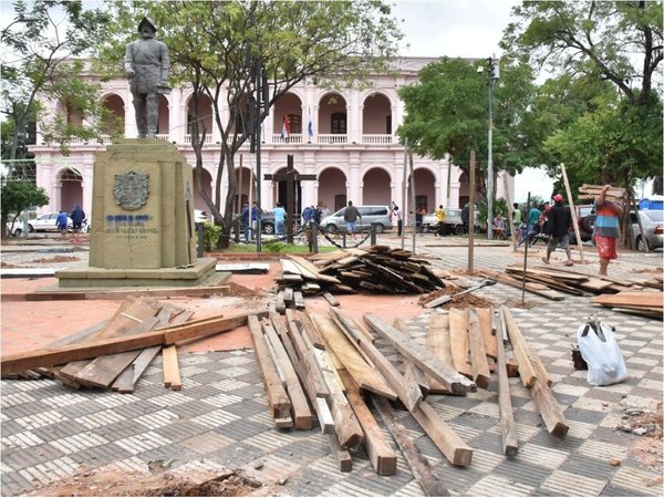 Inundados copan espacios públicos por falta de asistencia de las autoridades