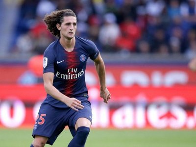 El PSG sanciona a Rabiot por su "like" en un video de Evra