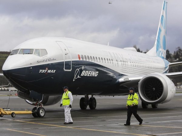 Boeing reducirá producción del 737 MAX tras accidentes letales