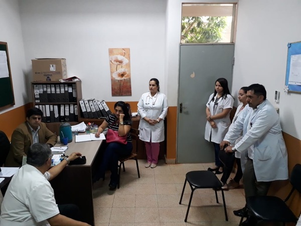 Protestan por falta de médicos en hospital de Hernandarias - ADN Paraguayo