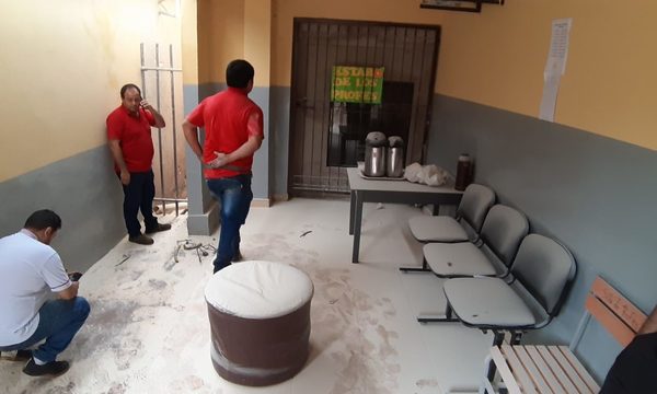 Empresa ligada a Lucho Zacarías ejecuta lentamente millonaria obra en Escuela Municipal