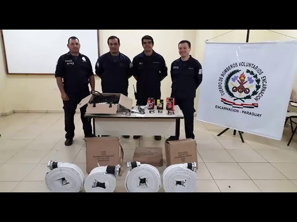 BOMBEROS AZULES RECIBEN EQUIPOS CONTRA INCENDIOS
