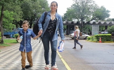 Con sus ganas de vivir enfrenta su enfermedad y ahora quiere conocer a su ídolo franjeado | Paraguay en Noticias