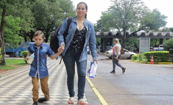 Con sus ganas de vivir enfrenta su enfermedad y ahora quiere conocer a su ídolo franjeado | Paraguay en Noticias