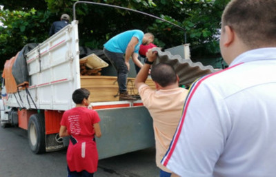 Jornada de asistencia para afectados por inundaciones en el barrio Santa Ana  - Radio 1000 AM