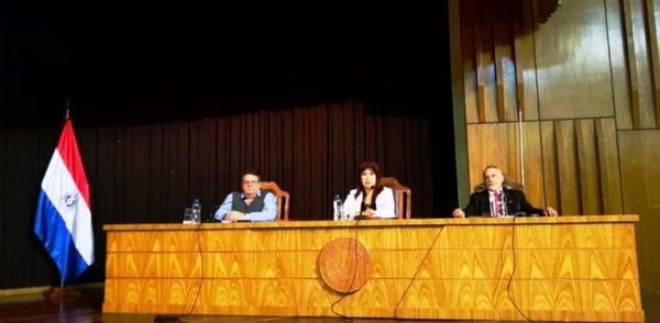 Candidatos debaten propuestas ante estudiantes
