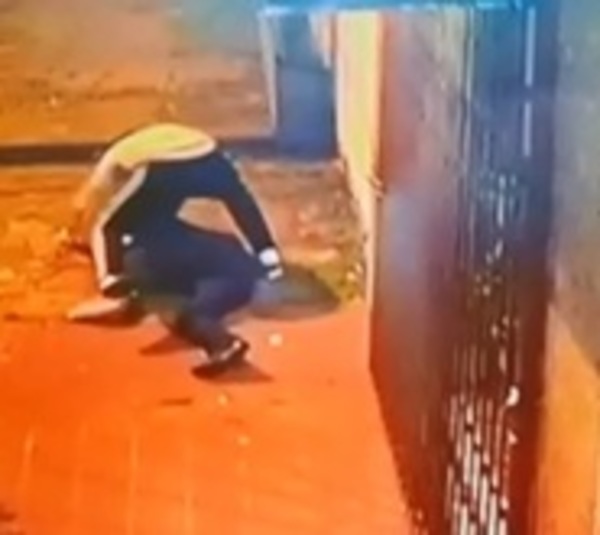 Brutal ataque a joven por supuesta disputa amorosa - Paraguay.com