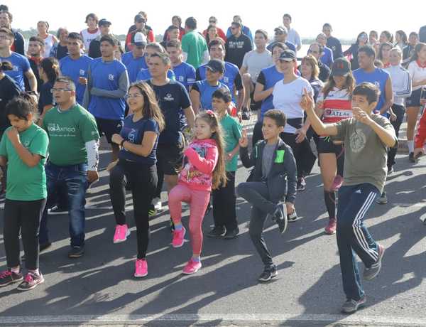 Fomentan actividad física con correcaminata en la Costanera de Asunción | .::Agencia IP::.