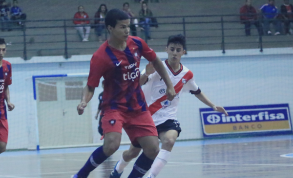HOY / Cerro arrasa en su estreno en la Liga Premium