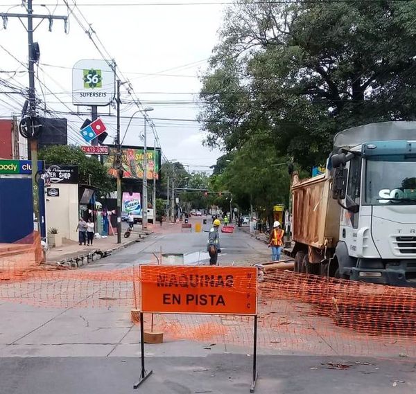Continúa cierre de importante tramo de avenida España