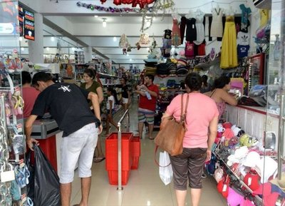 Solicitan al gobierno que reimpulse el turismo de compras - Nacionales - ABC Color