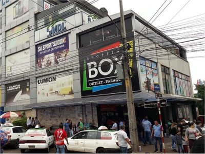 Con orden judicial, reabre shopping clausurado en CDE