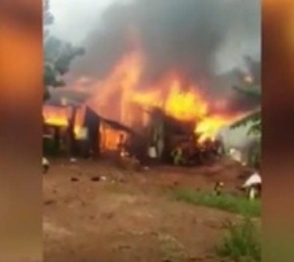Familia lo pierde todo tras incendio de su precaria vivienda - Paraguay.com