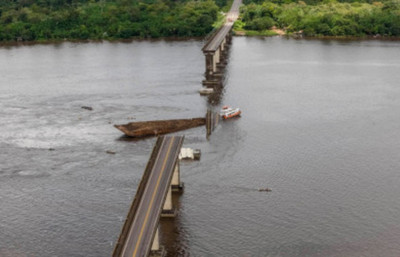 Brasil: Un extenso puente colapsa y se desconoce el número de víctimas - Radio 1000 AM