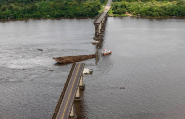 Brasil: Un extenso puente colapsa y se desconoce el número de víctimas - Radio 1000 AM