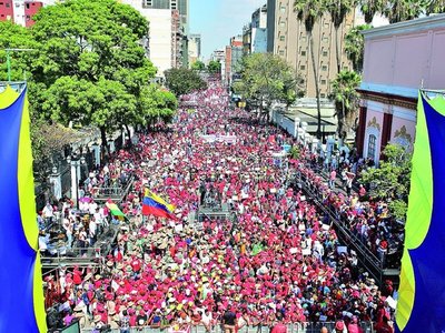 Opositores y chavistas movilizados en respaldo   de Guaidó y Maduro
