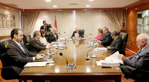 Corte repone a una camarista cuya restitución ya rechazó el año pasado - Edicion Impresa - ABC Color