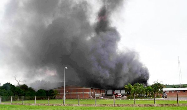 Incendio de frigorífico impacta, pero ya buscan cómo superar la situación - Edicion Impresa - ABC Color