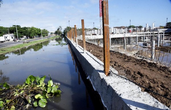 Afirman que muro construido evitará infiltraciones en oficinas de gobierno - Edicion Impresa - ABC Color