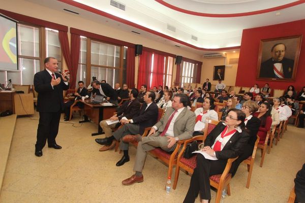 ANR debatió sobre renegociación del Tratado de Itaipú