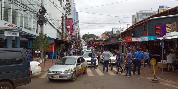 Buenas ventas en el microcentro previa a Semana Santa e ingreso de clima fresco - ADN Paraguayo