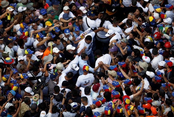 Venezuela: Miles de manifestantes contra el régimen y decenas de heridos tras represión - ADN Paraguayo