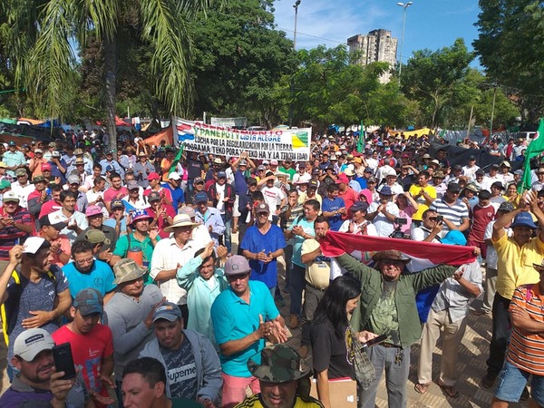 Campesinos e indígenas se declaran “en vigilia” - ADN Paraguayo