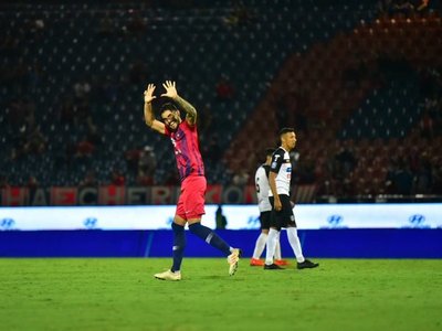 Larrivey: "No fue nuestro mejor partido"