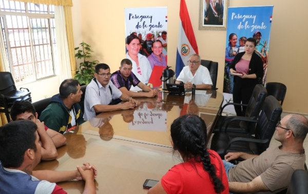 INDERT PRESENTÓ CONTRAOFERTA A ASENTADOS DE ITAPÚA MOVILIZADAS EN ASUNCIÓN.