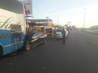 Futbolista fallece tras chocar contra un ómnibus | Paraguay en Noticias