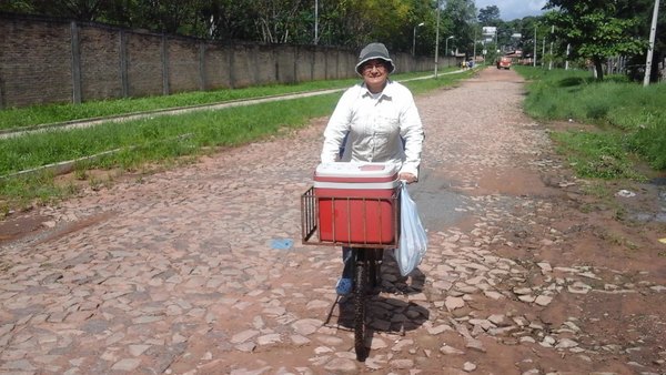 Pedaleando vende para el tereré rupa