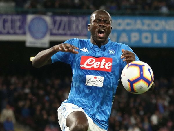 Napoli tropieza, pero aplaza el "Scudetto" de Juventus