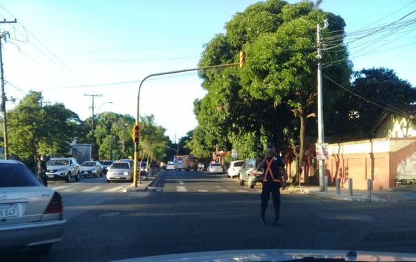 Accidente de tránsito sobre avda. Gral. Santos - Nacionales - ABC Color