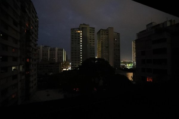 Venezuela sigue enfrentando las consecuencias de masivo apagón de hace un mes | Paraguay en Noticias