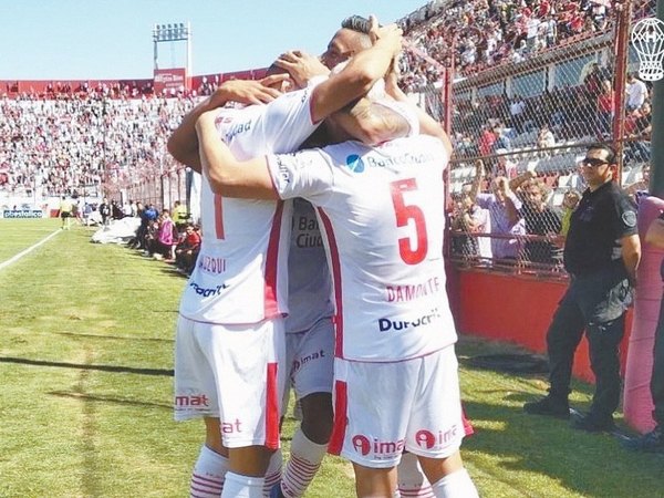 PARAGUAYOS Y CON COPA: Lucas y Sicario “gritaron”