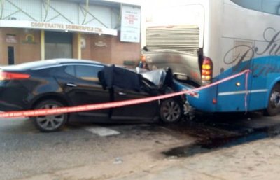 Futbolista muere en un choque contra autobús - Edicion Impresa - ABC Color