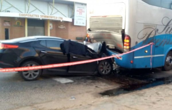 Futbolista muere en un choque contra autobús - Edicion Impresa - ABC Color