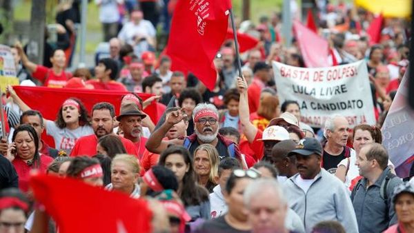 Protestan por la libertad de Lula tras un año en prisión » Ñanduti