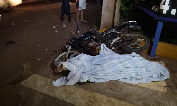 Motociclista muere tras ser atropellado por un vehículo en Ciudad del Este