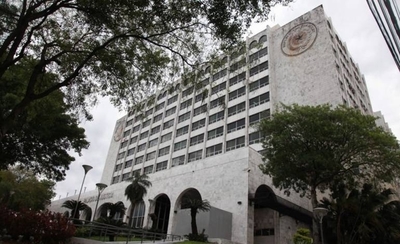 HOY / Postergan inicio de audiencias públicas para cubrir vacancia de Torres Kirmser