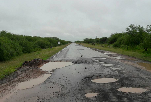 Lluvias empeoran baches por las rutas - ADN Paraguayo