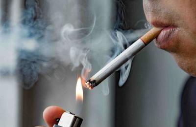 Fumar y beber aumentan el riesgo de cáncer por igual - C9N