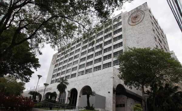 Postergan inicio de audiencias públicas para cubrir vacancia de Torres Kirmser | Paraguay en Noticias
