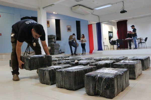 Incautan más de una tonelada de droga de una caravana de vehículos - ADN Paraguayo