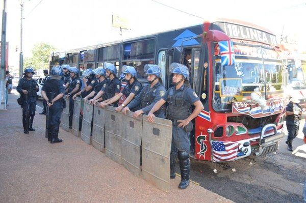 Retienen colectivo de la Línea 18 en Capiatá | Paraguay en Noticias